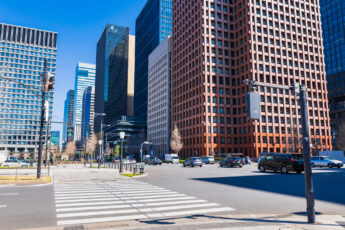 【2023年最新版】東京都内ビジネス地区の地価と空室率