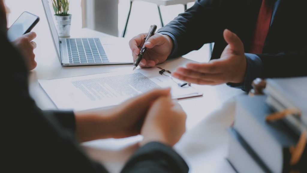 プライバシーマーク取得はコンサルなしでも可能？自社対応と依頼の判断基準