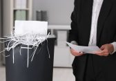 社内シュレッダー運用の課題は？機密書類の大量処分に伴う負担・情報漏えいリスクと対策
